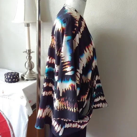 Lucy Activewear Unhindered Wrap Multi Fire Dance - Picture 6 of 15